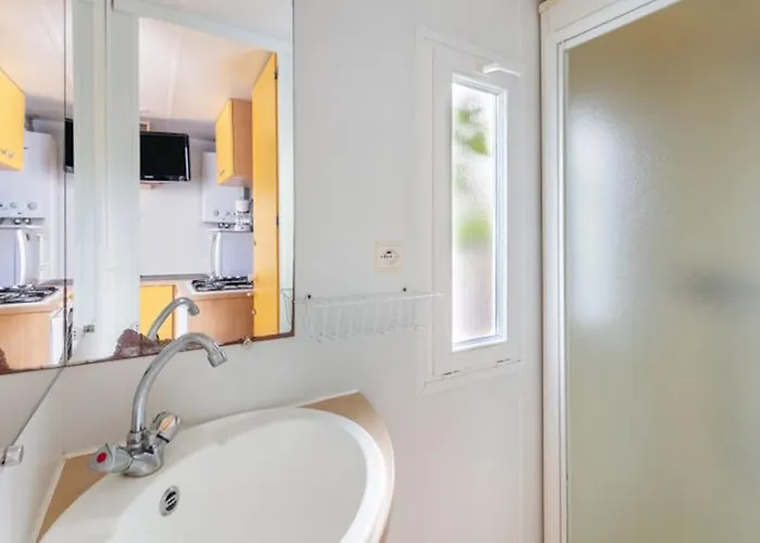 Mobil A - 2 - Api-1-52-732 Кемпинг *